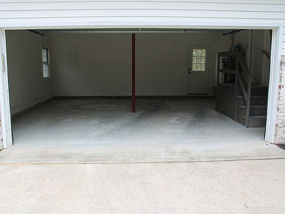 4th image of 465 Manley Dr