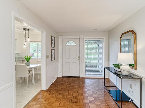 3rd image of 4215 Forest Hills Dr