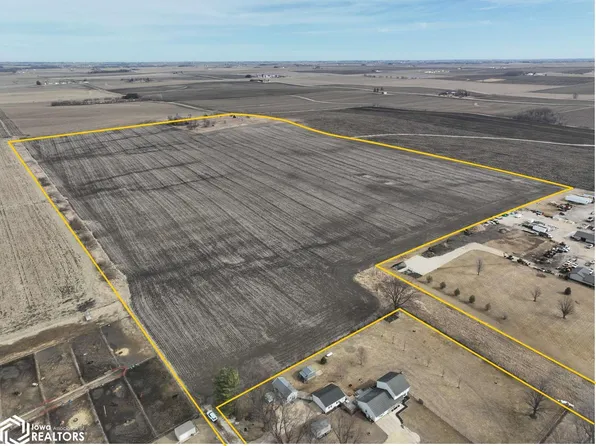 210th St, Manchester, IA 52057
