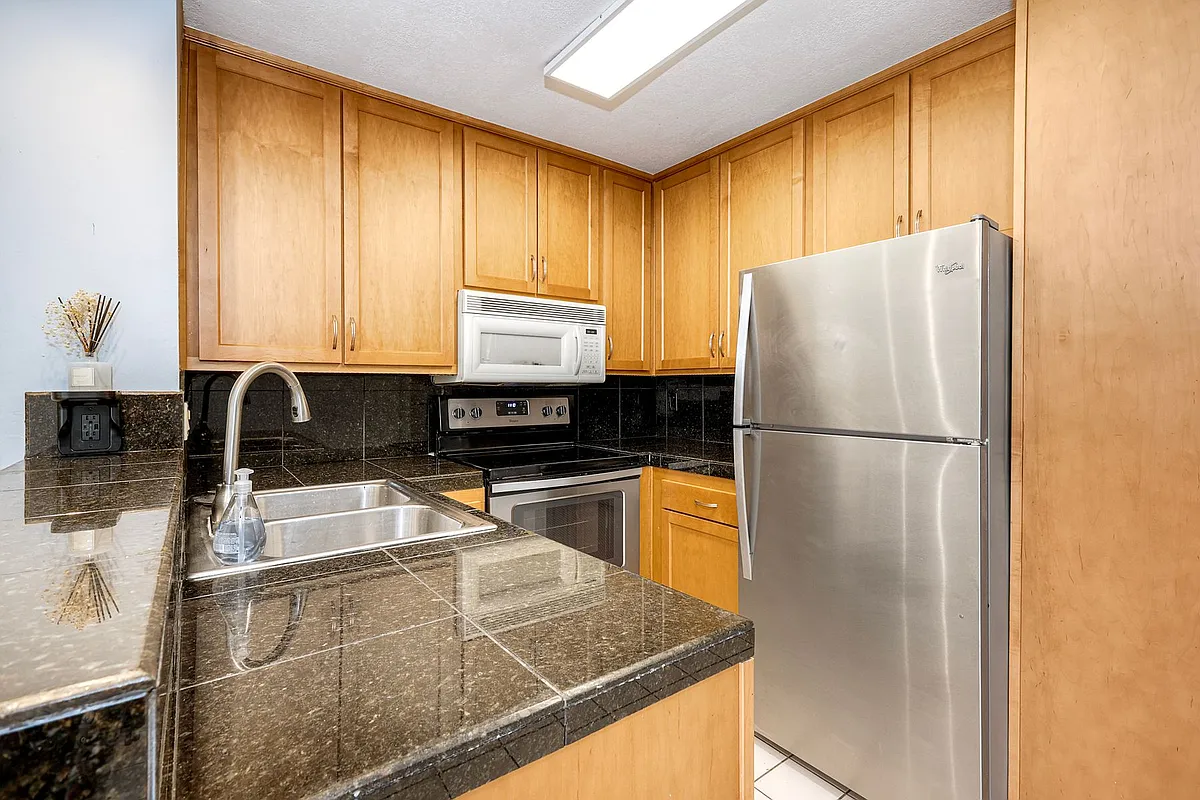 Building Photo - 4600 Lamont St #301