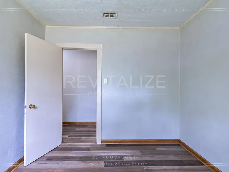 3230 Greenleaf Ct — Photo 12