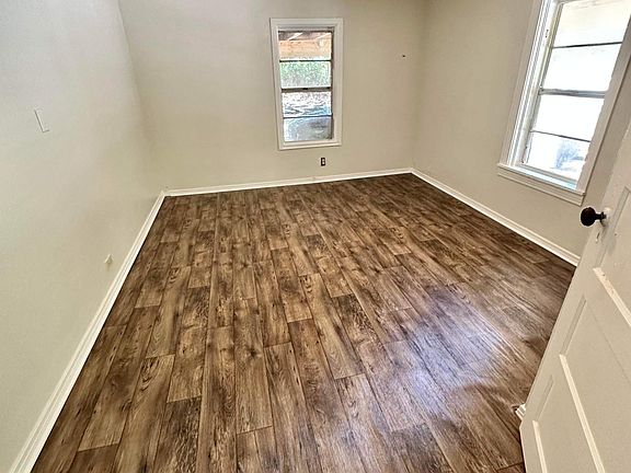 3rd image of 1003 N Zavalla St