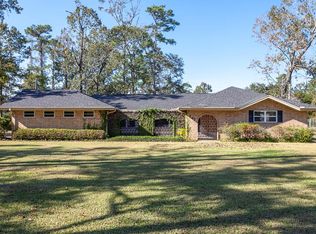 242 W Pineshadows Dr, Sour Lake, TX 77659