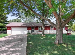4710 W Greenfield Rd, Janesville, WI 53548