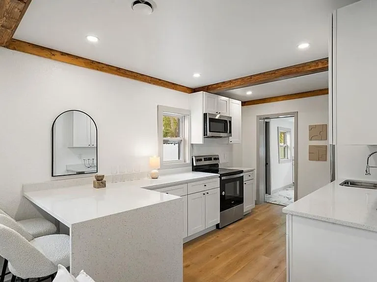 3036 Emerson Ave S — Photo 10