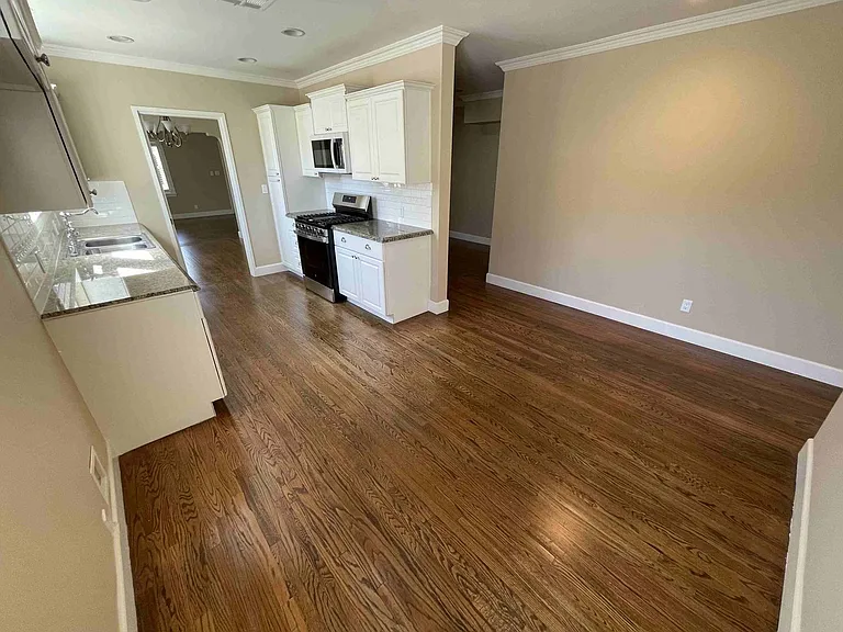 4432 Bakman Ave — Photo 7