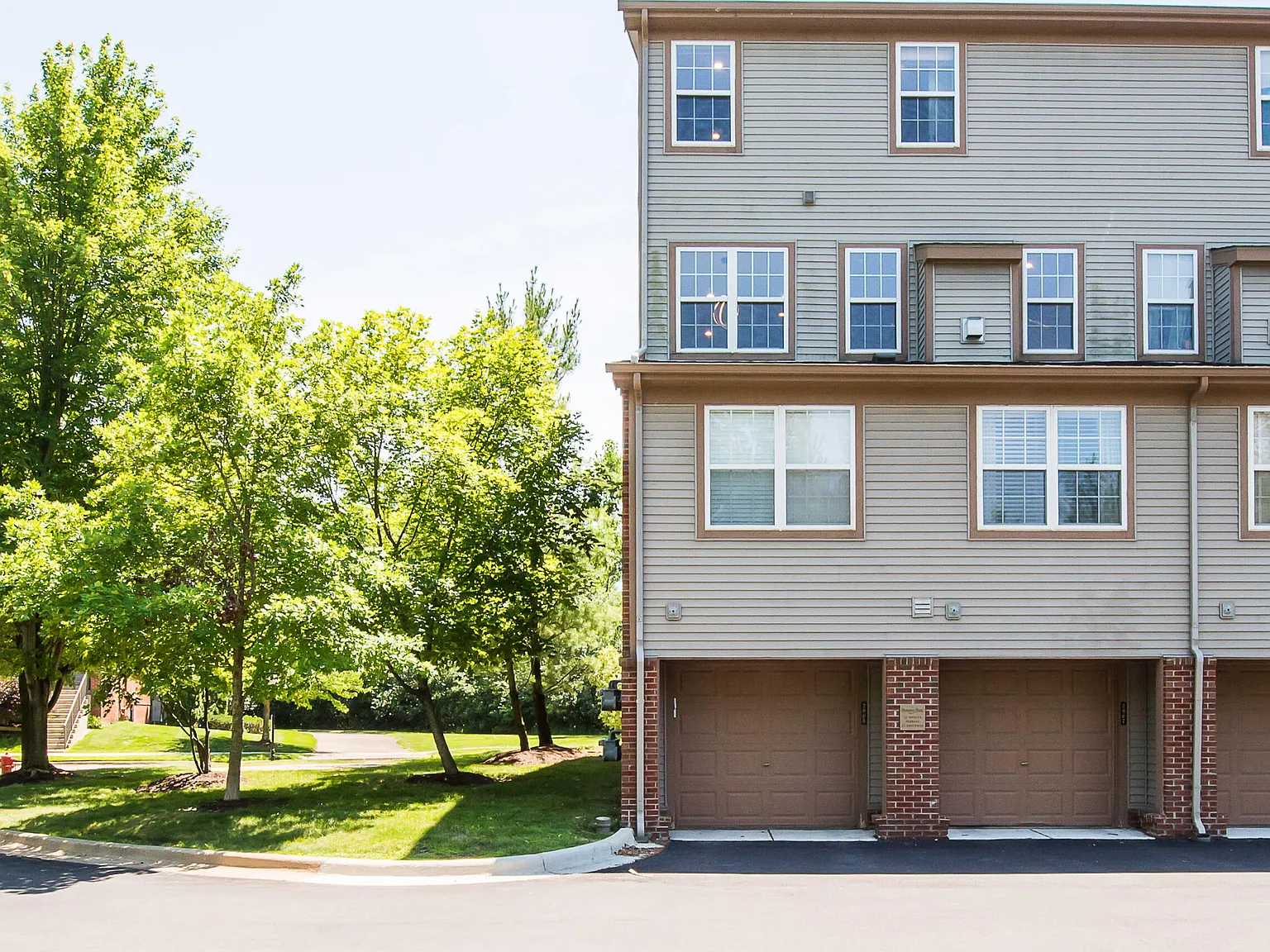 2 bed, 2.5 bath, 1623 sqft, $3,000 — Photo 3