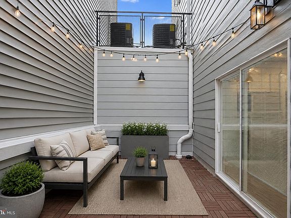 3rd image of 244 Montrose St