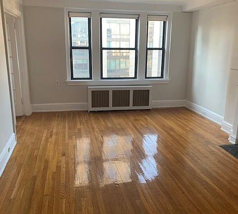 4th image of 200 Martine Ave #5
