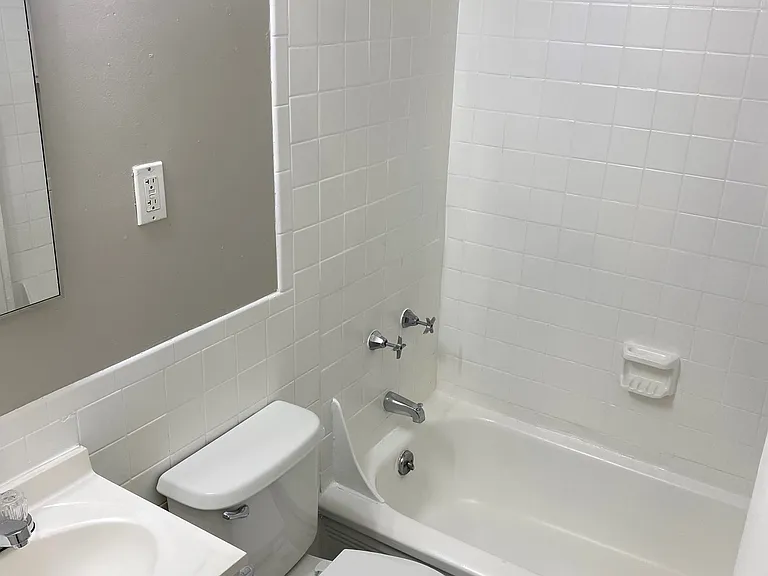 Corona Manor Apartments — Photo 18