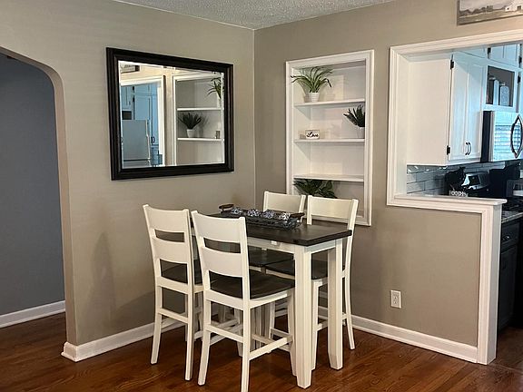 3rd image of 5528 Glenwood St #1