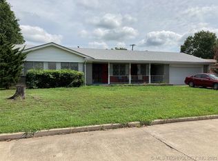 410 E Woods Ln, Claremore, OK 74017