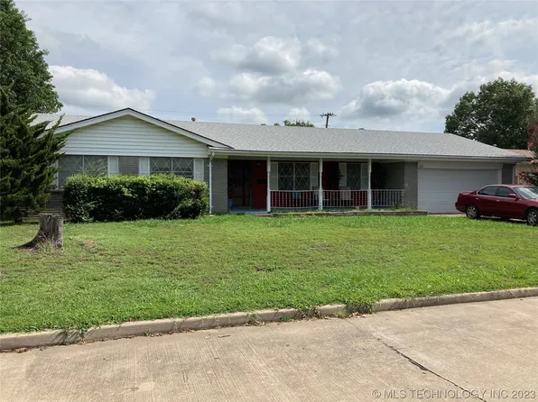 410 E Woods Ln, Claremore, OK 74017
