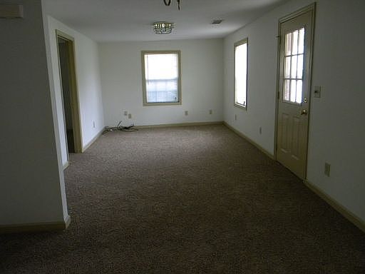 2nd image of 905 Twin Oak Dr