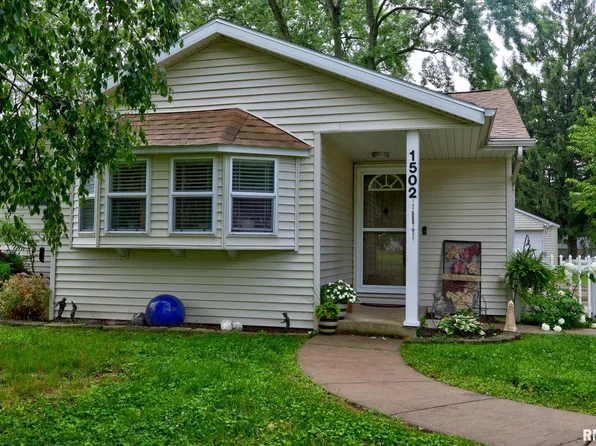1502 W Shenandoah Dr, Peoria, IL 61614