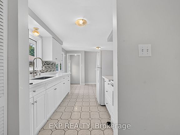 5th image of 51 Appalachian Cres