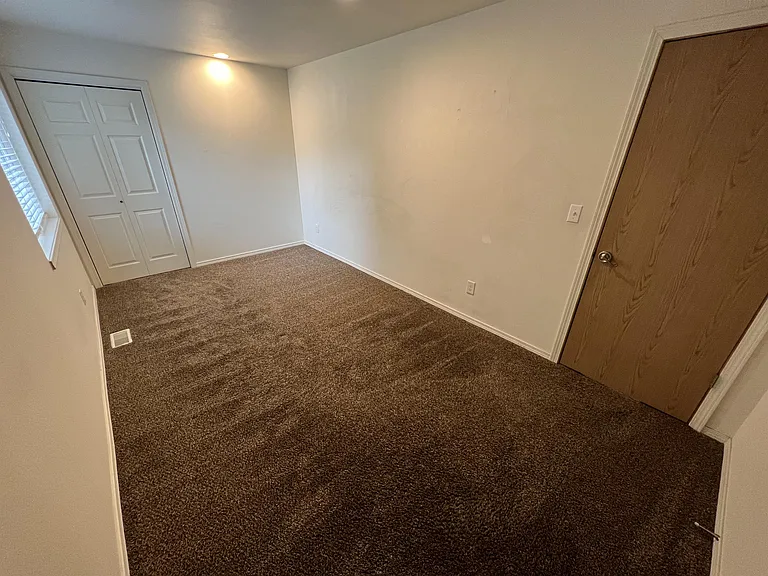 103 E Grand St — Photo 30