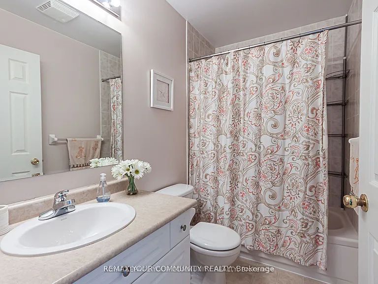 688 Hamilton Cres — Photo 18