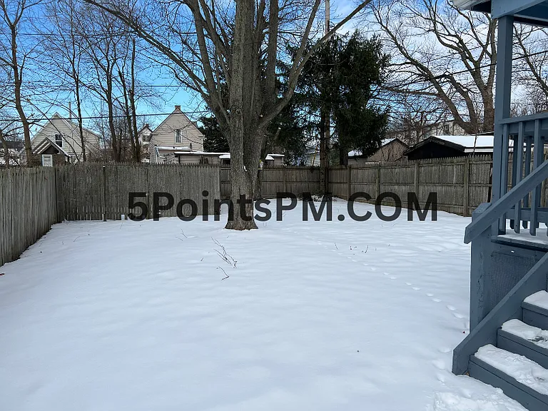 7805 Bancroft Ave — Photo 9