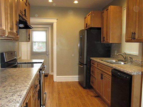 3rd image of 505 N 13th Ave E