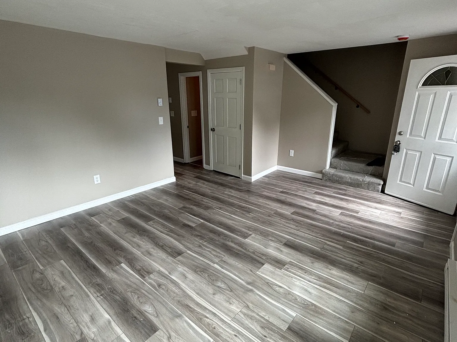4 bed, 2.5 bath, $3,000 — Photo 2