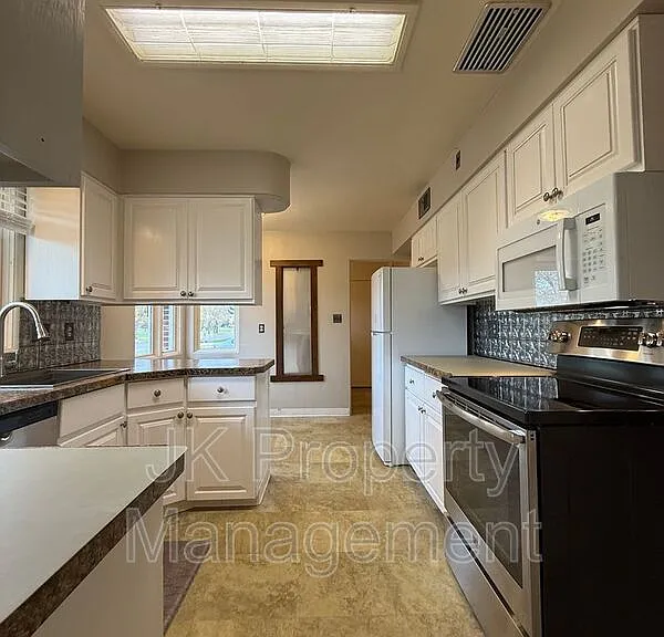 1726 Alder Dr — Photo 12
