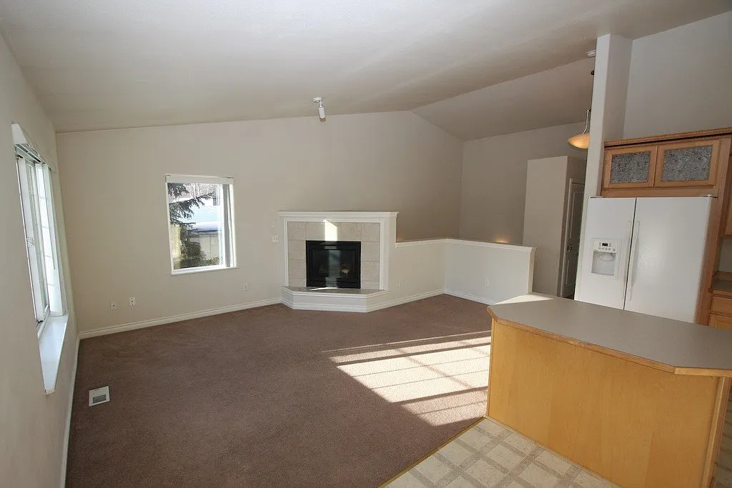 3 Bedroom Duplex-Style Condo near JBER! — Photo 3