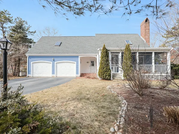 27 Blackthorn Path, Forestdale, MA 02644