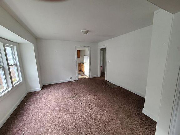 3rd image of 920 N Parker Ave