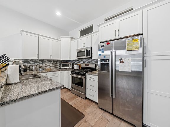5th image of 301 5th Ave #518