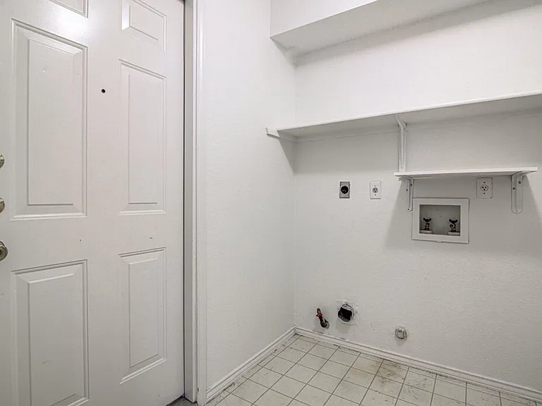4300 Companeros Way — Photo 14