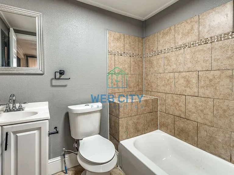 3907 Roberts Ave — Photo 11