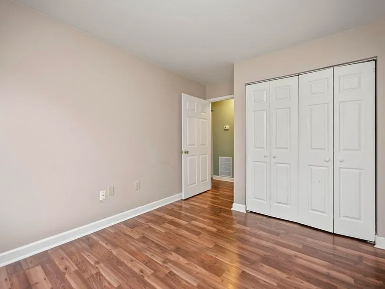 205 Simpson Ave — Photo 11