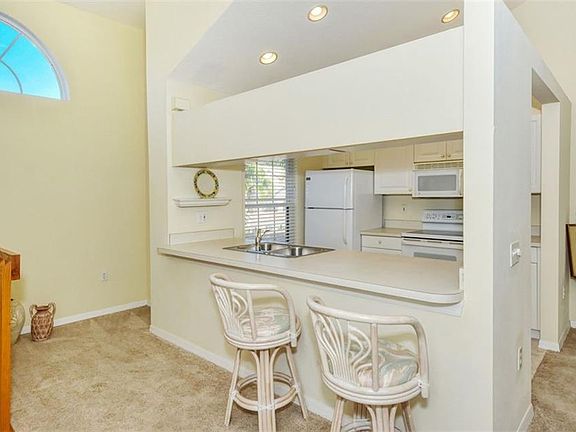 4th image of 4200 Castlebridge Ln Unit 1924