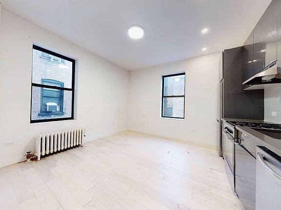 4th image of 139 Payson Ave #3