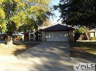 210 Manana Dr, Grand Prairie, TX 75050
