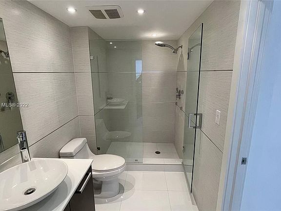 3rd image of 19501 W Country Club Dr 1109 #1109