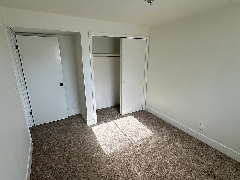 723 W 19th St #4 — Photo 8
