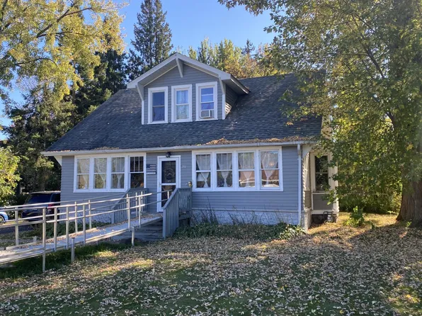 204 3rd St SE, Hinckley, MN 55037