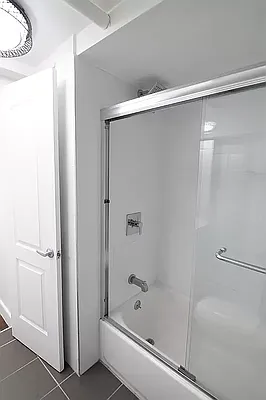 Rented by KNOCKKNOCK LLC | media 32