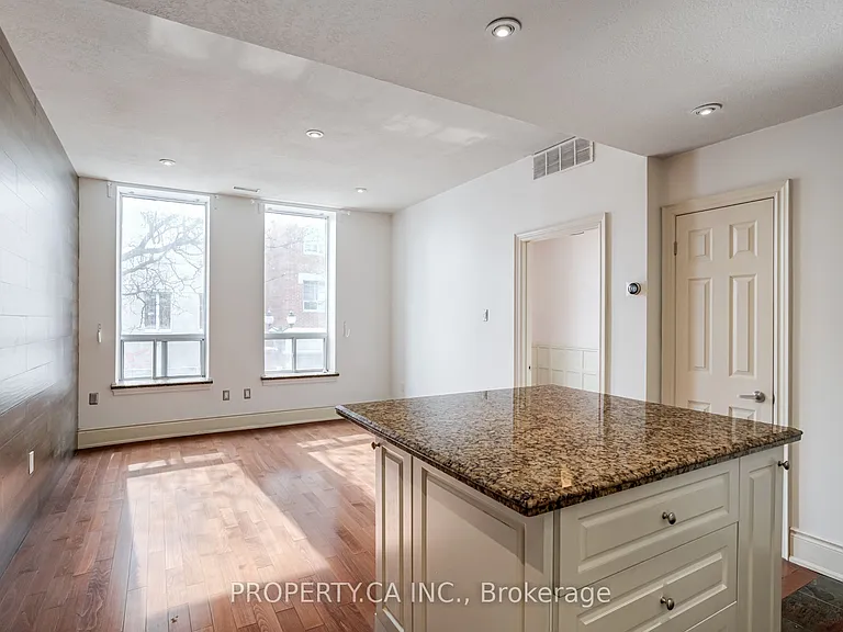 283 King St E #201 — Photo 8