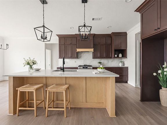 3rd image of 4773 Farmhouse St