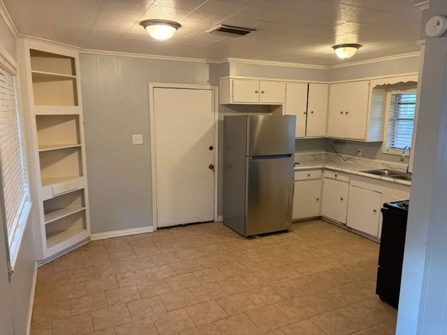 3 Bed, 2 Bath in Southern Hills — Photo 4