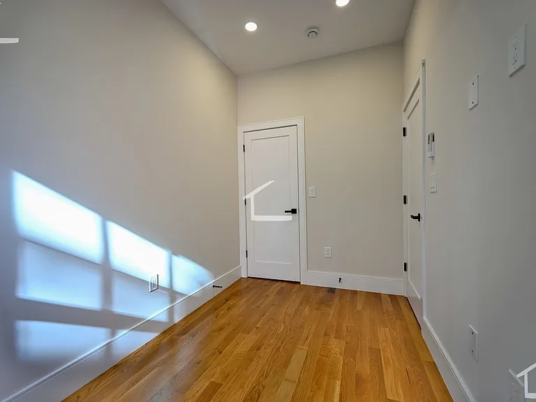 18 Winchester St #6L — Photo 8