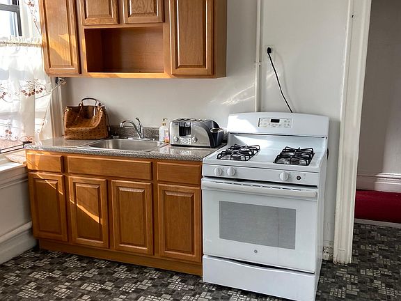 4th image of 2303 Loring Pl N Floor 3