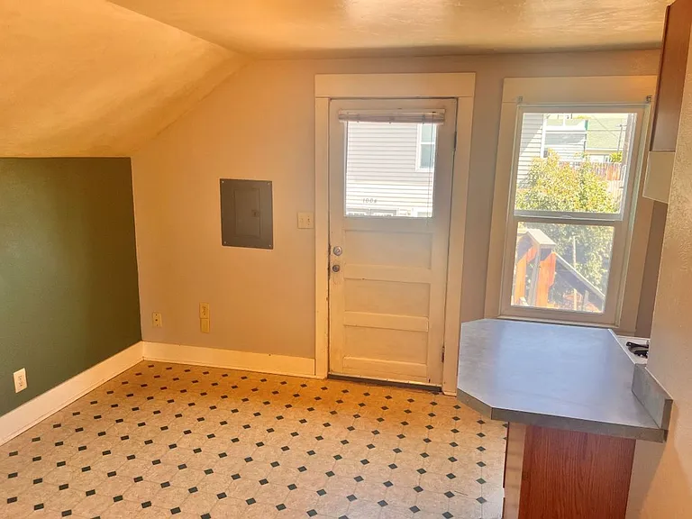 1004 W Pine St — Photo 5