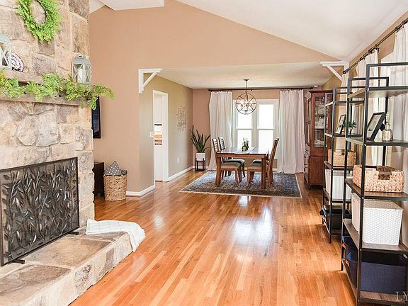 5th image of 307 Quail Meadows Dr