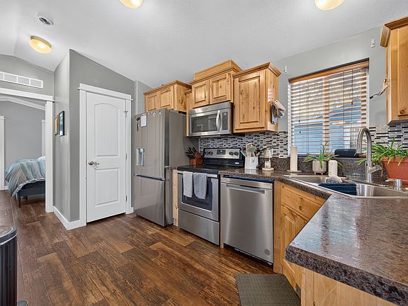 4th image of 712 Shuswap Rd E #6