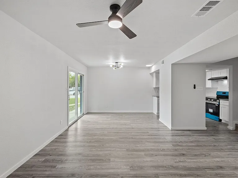301 E Croslin St #101 — Photo 6