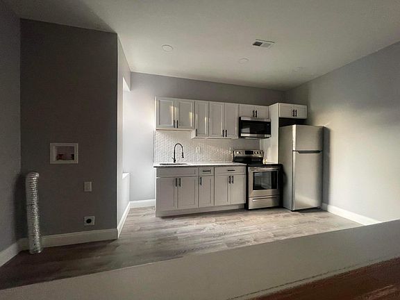 3rd image of 3022 N Marshall St